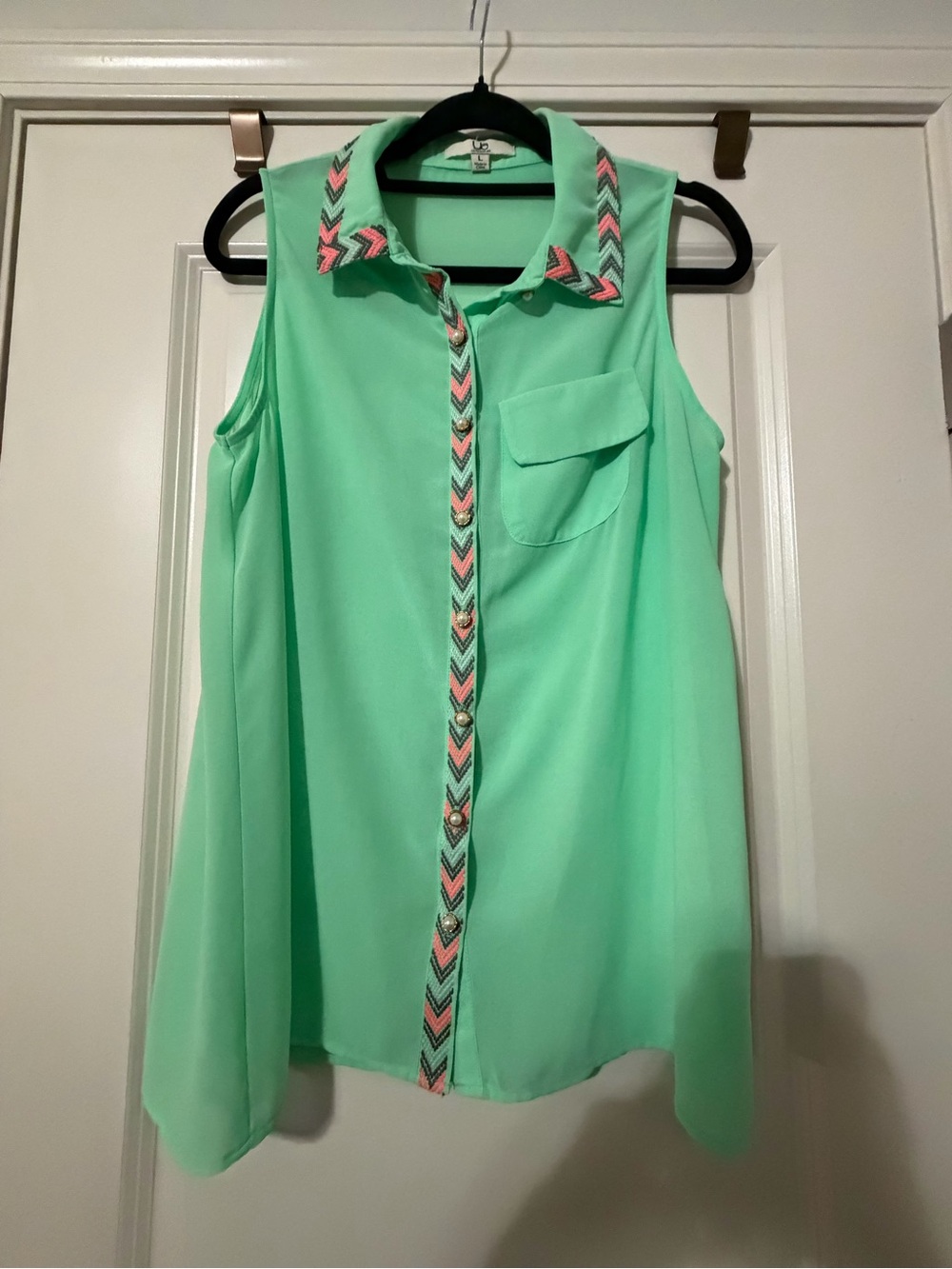 YA Los Angeles Mint Green Sleeveless Chevron-Trim Collared Top